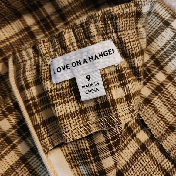 Love On a Hanger Tan & BrownPlaid Mini Skirt Size 9 - Picture 9 of 9